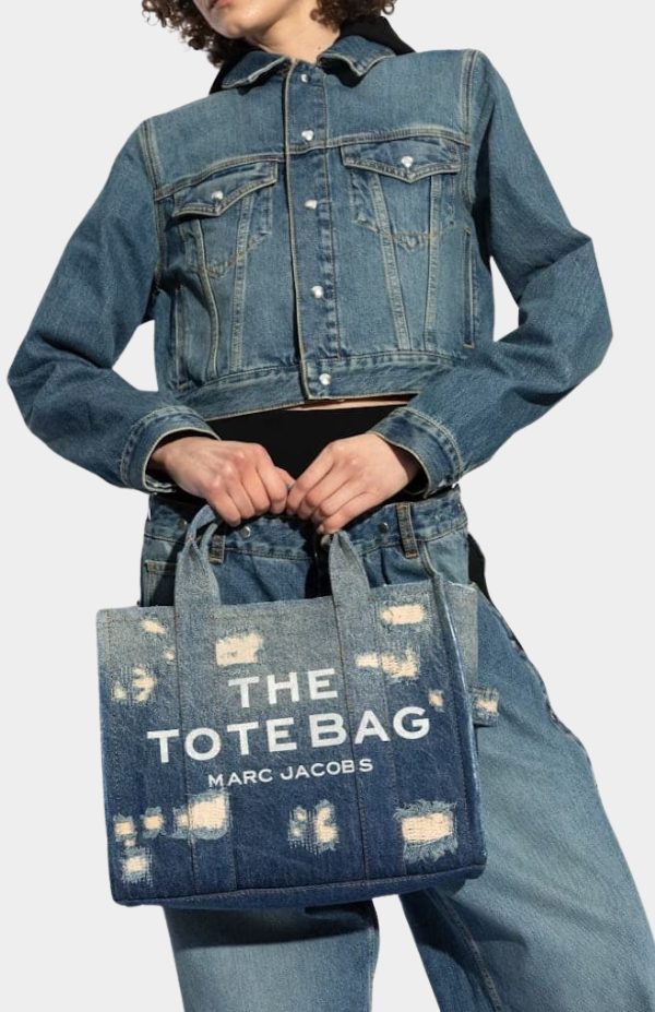 THE MEDIUM TOTE