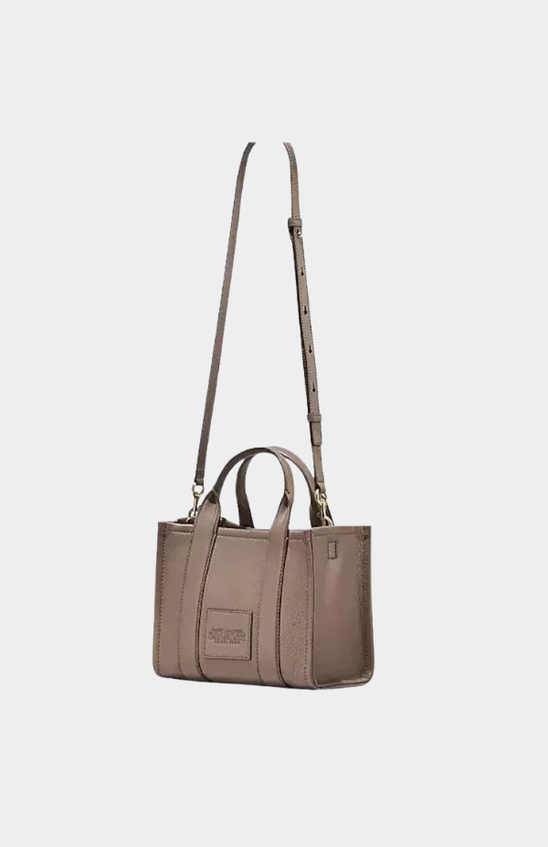 THE MEDIUM TOTE