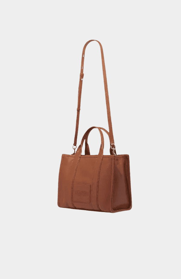 THE MEDIUM LEATHER TOTE