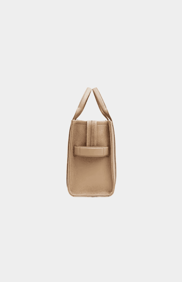 THE MEDIUM LEATHER TOTE