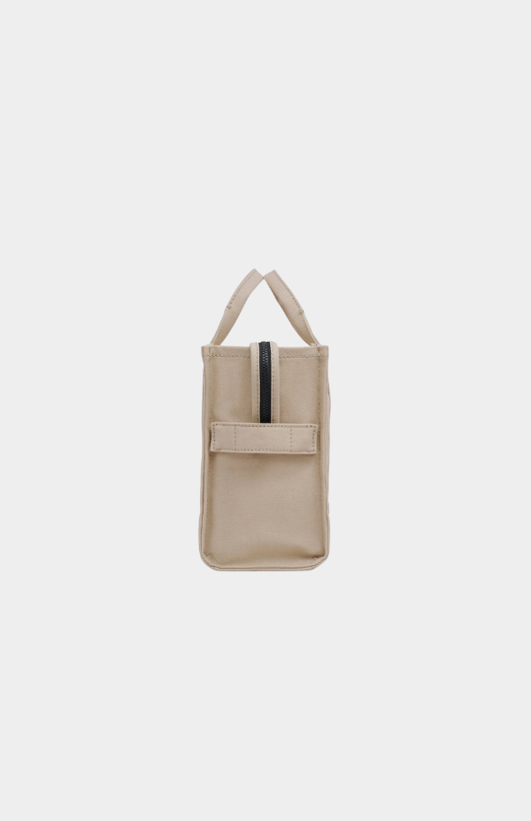 THE MEDIUM TOTE