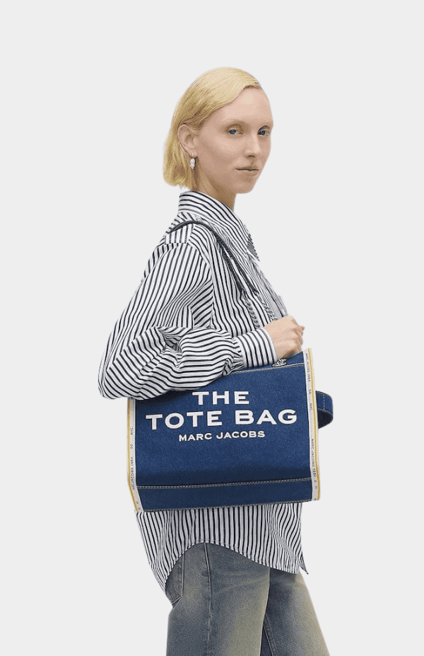 THE MEDIUM TOTE