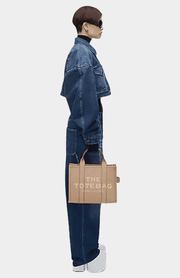 THE MEDIUM LEATHER TOTE