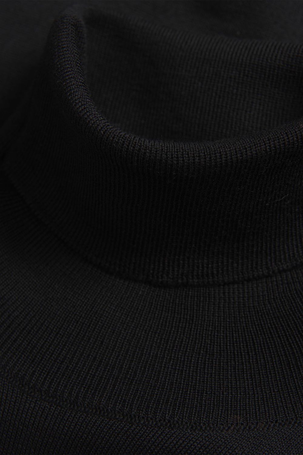 Cole Rollneck
