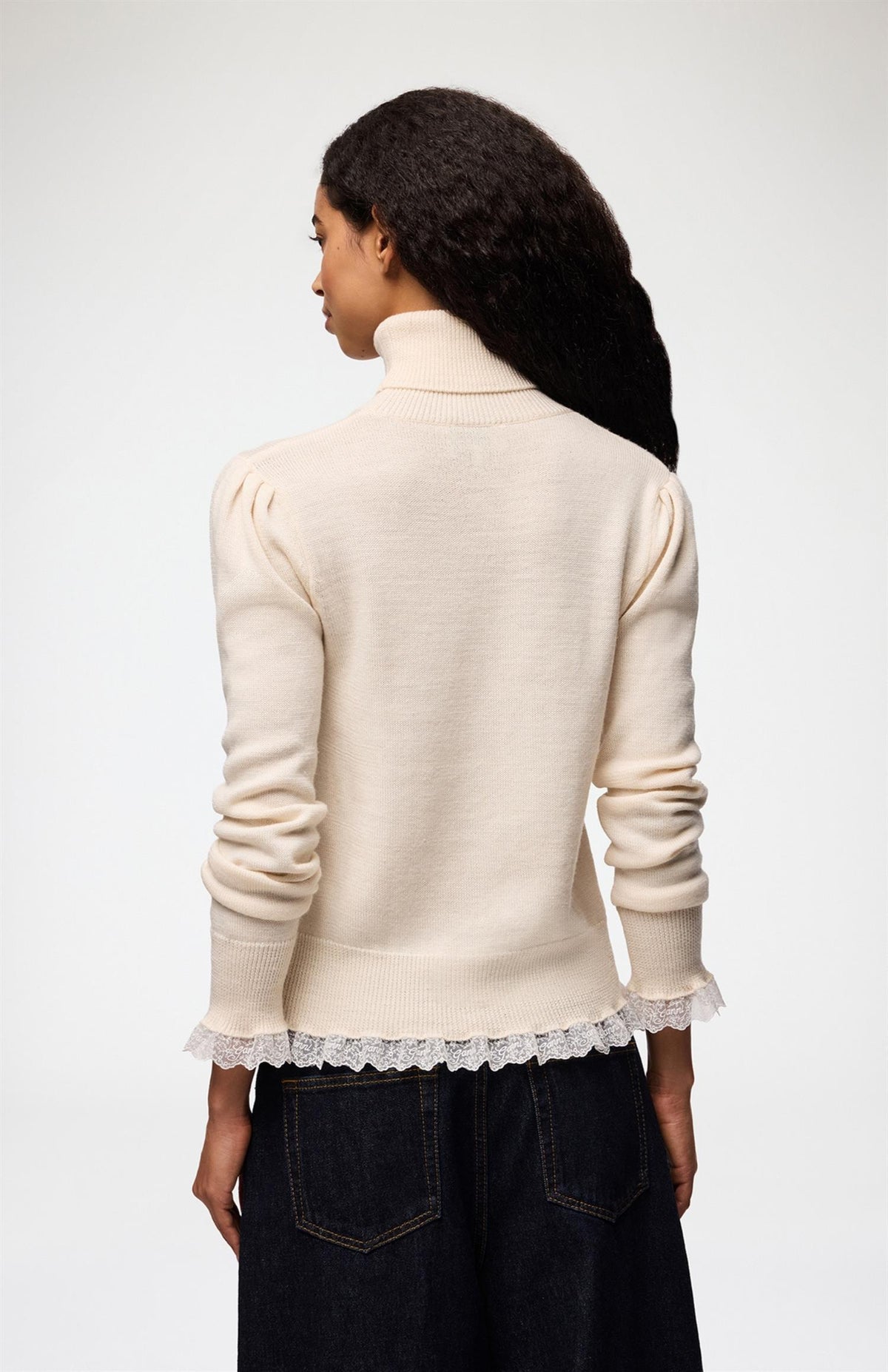 Merino Turtleneck w lace details