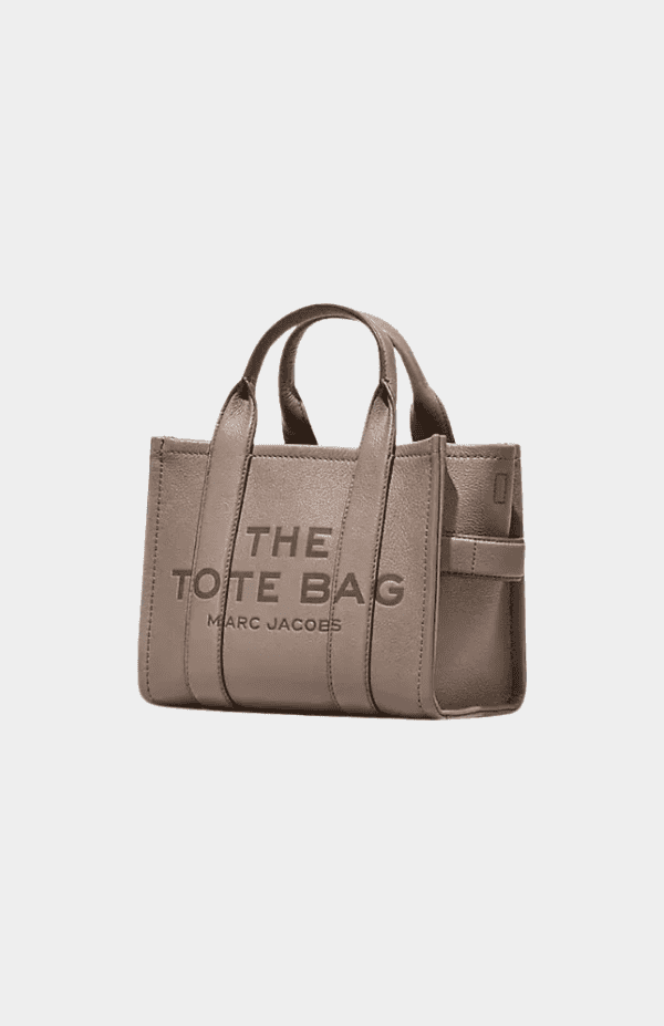 THE MEDIUM TOTE