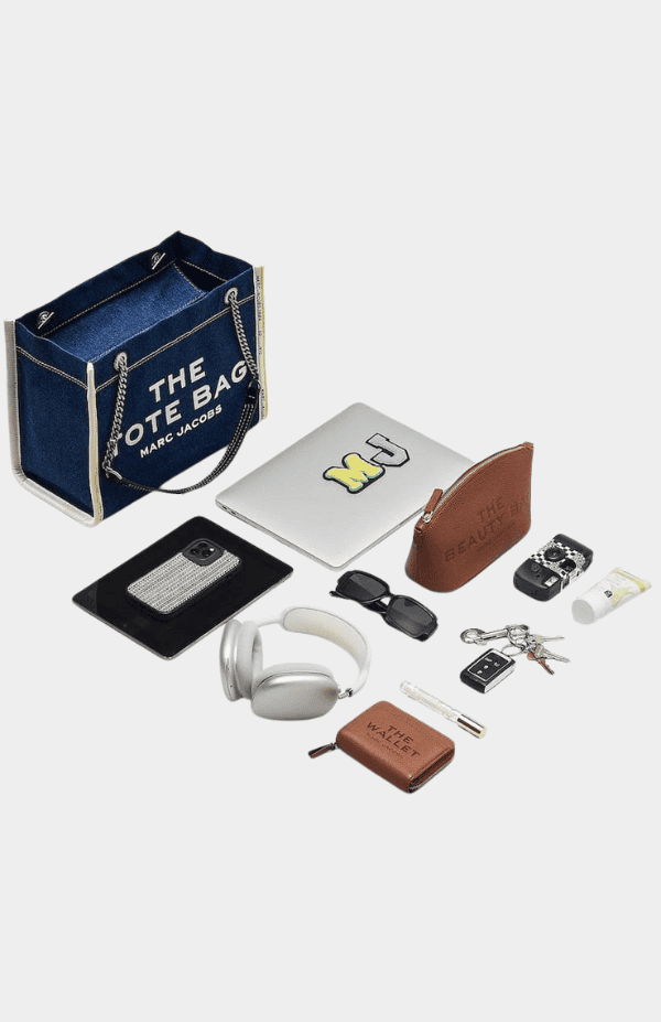 THE MEDIUM TOTE