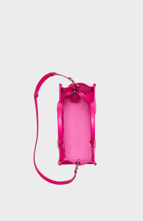 THE MEDIUM TOTE