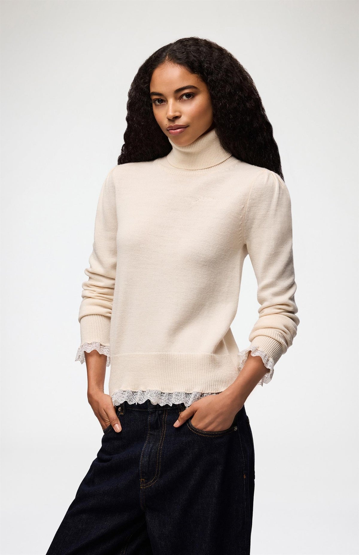 Merino Turtleneck w lace details