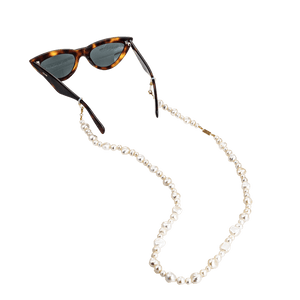 Emilia Freshwater pearl chain .