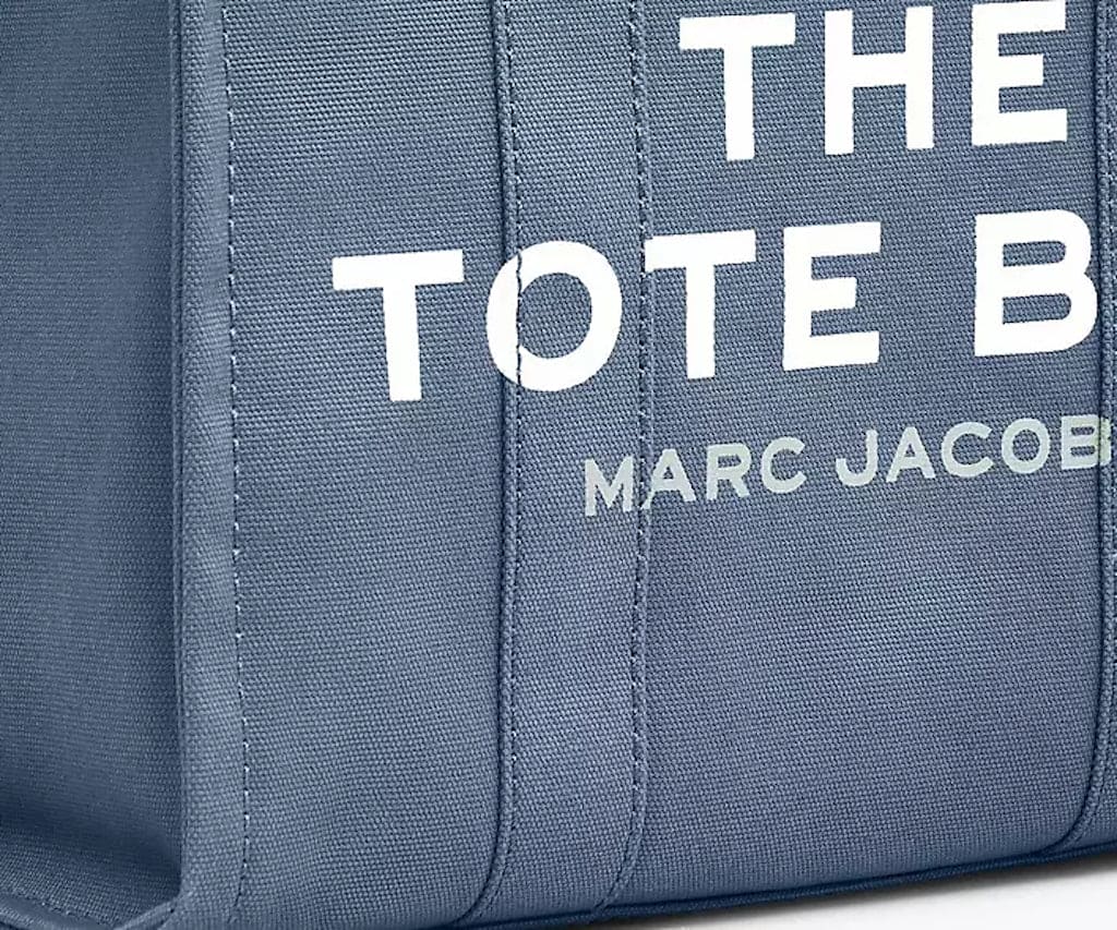 THE MEDIUM TOTE